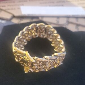 Elegant Gold Chain Bracelet